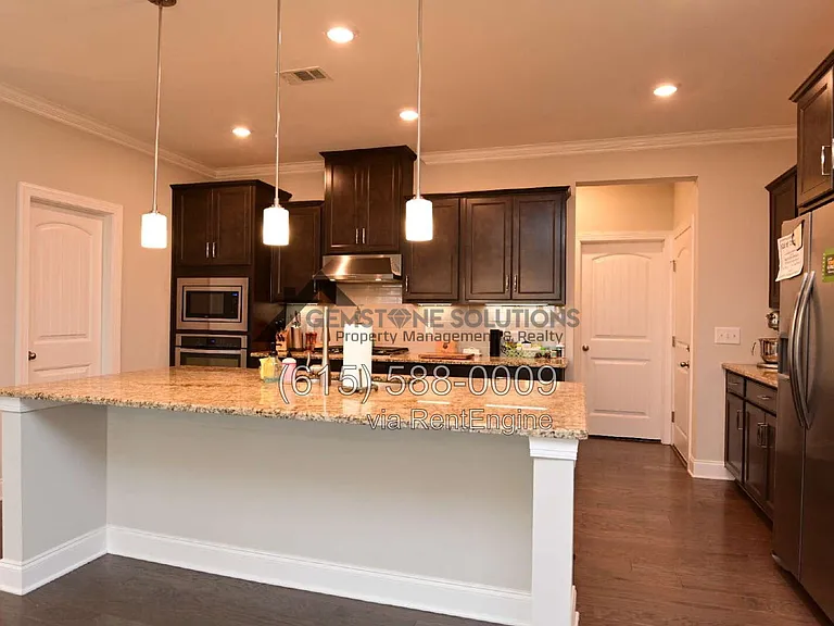 1028 Fenner Ln — Photo 21