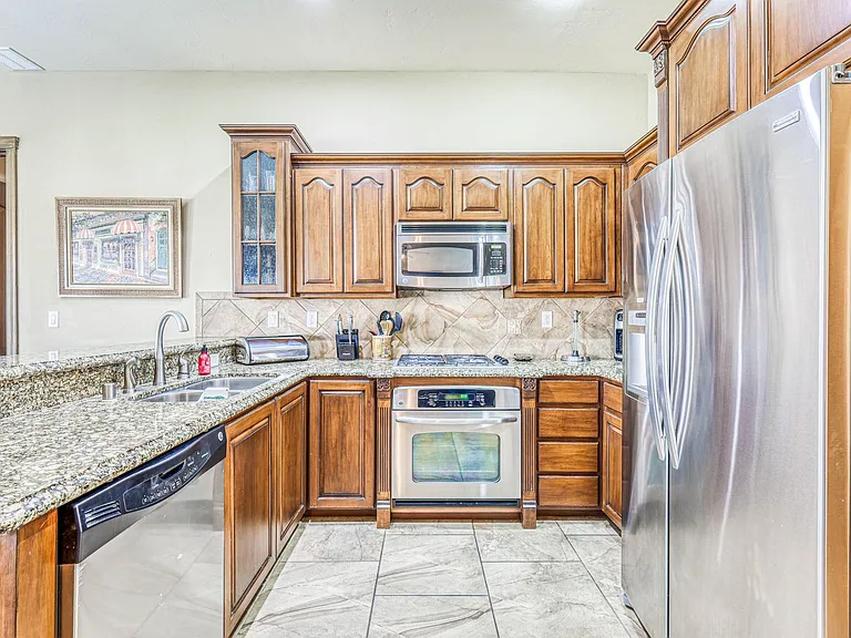 6459 Snowheights Ct — Photo 21