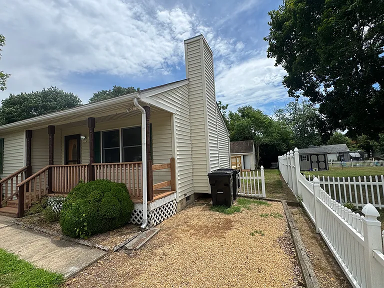 304 N Academy St — Photo 2