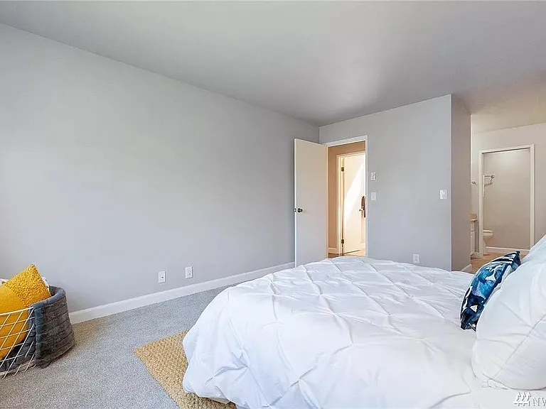 9800 Roosevelt Way NE #31 — Photo 14