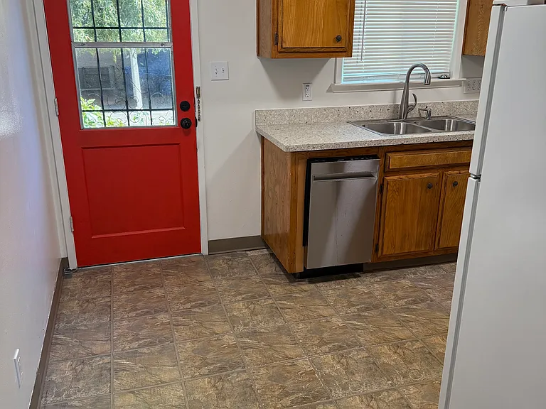 1456 Hopkins St — Photo 5