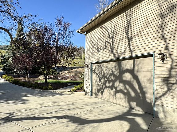 3rd image of 24680 Piute Dr