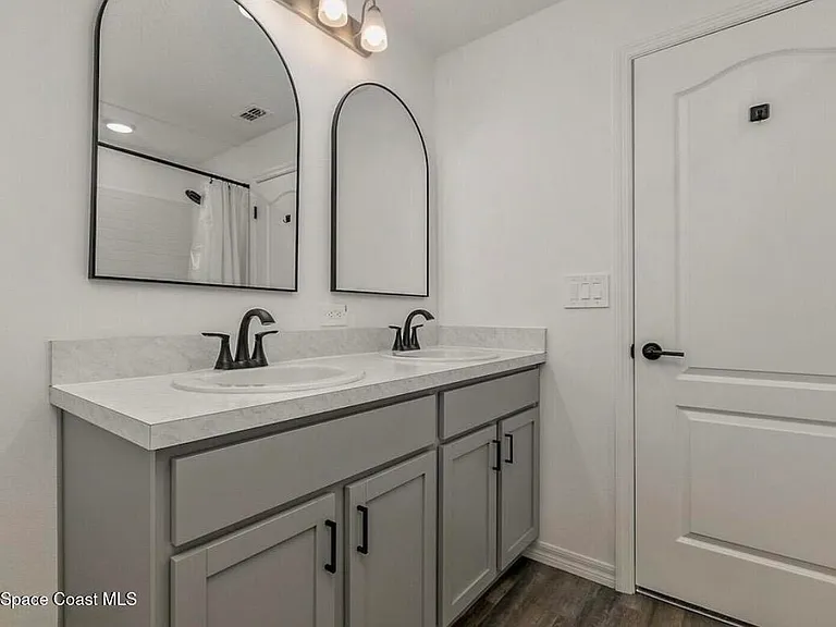 271 Wendover Rd SW — Photo 9