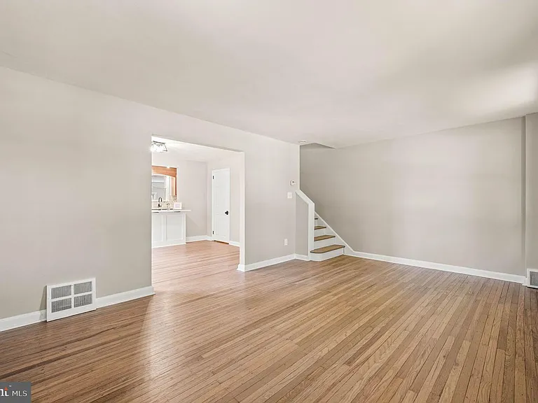 1024 W Bridge St — Photo 12