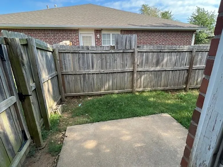 2725 Ponchartrain St — Photo 12