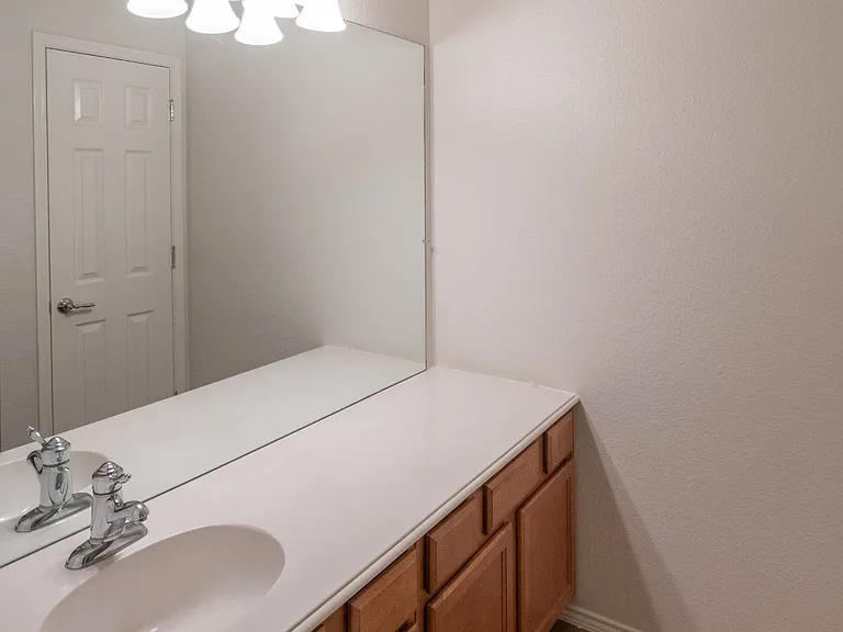 2215 Canterbury Park Dr — Photo 21