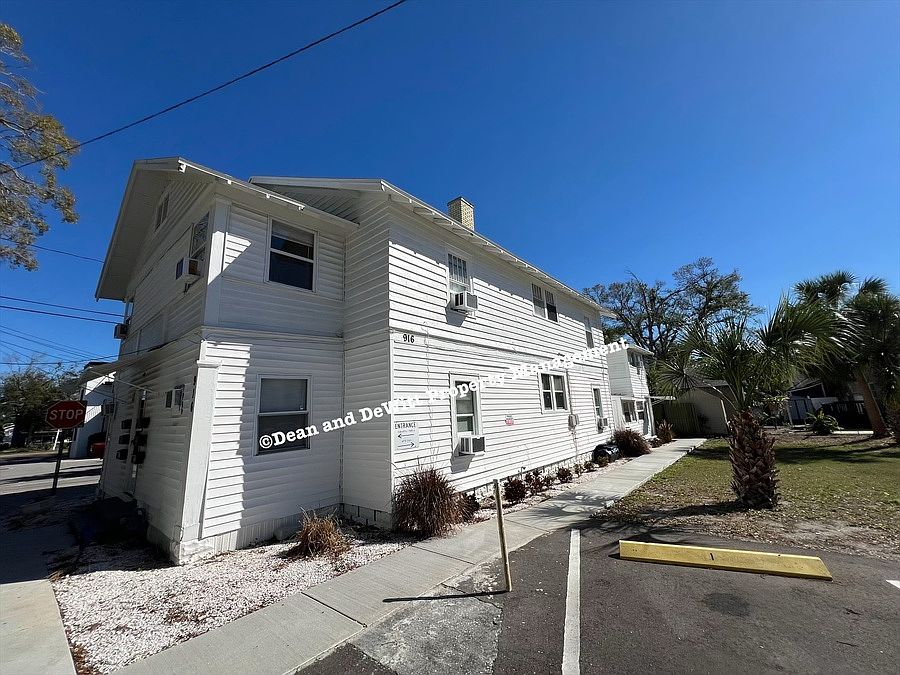 1st image of 916 13th Ave N #105