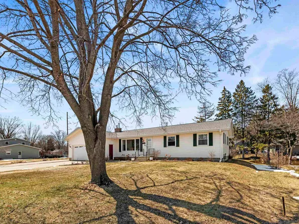 1109 Morningside Ct, Marinette, WI 54143