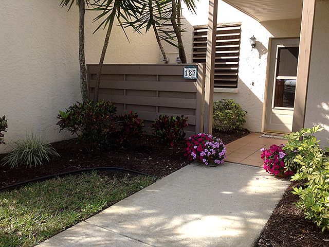 Desireable Ground FLR Entry