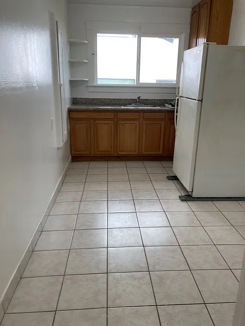 2 bed, 650 sqft, $2,300 — Photo 3