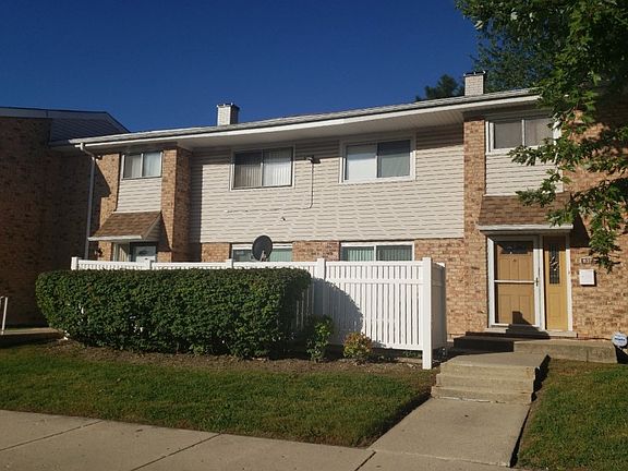 3rd image of 837 White Oak Ln