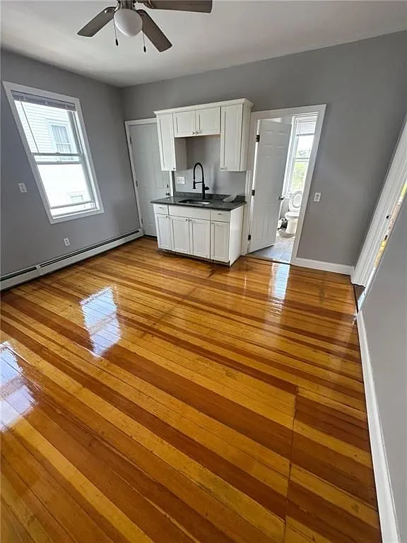 2 bed, 1.0 bath, 1100 sqft, $1,900 — Photo 1