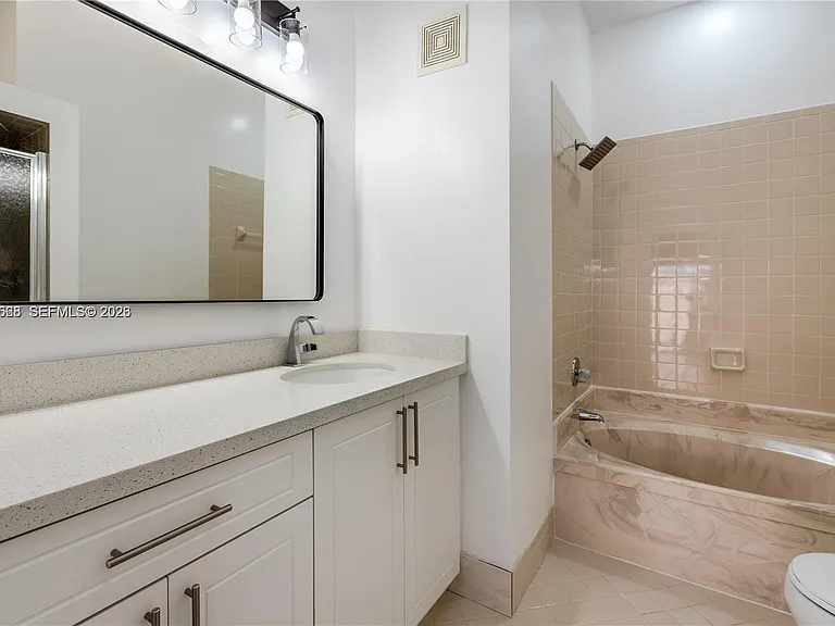 601 Leslie Dr — Photo 14