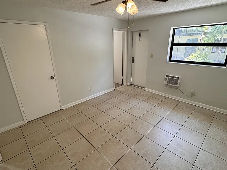 1115 SW 15th Ter #2 — Photo 7