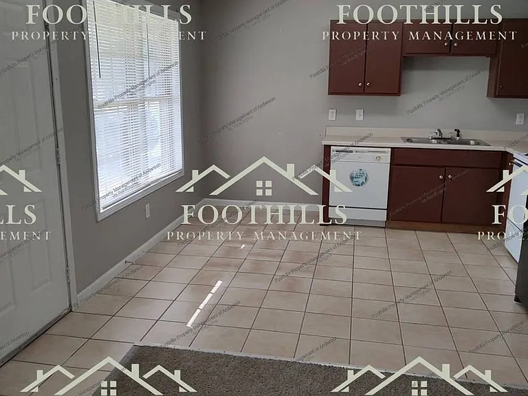 109 Premiere Ct — Photo 6