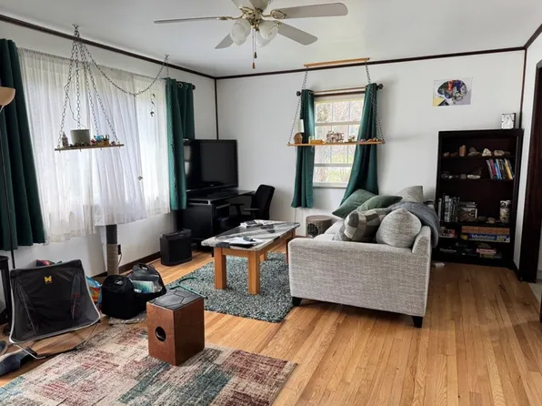 (undisclosed Address), Oak Hill, WV 25901