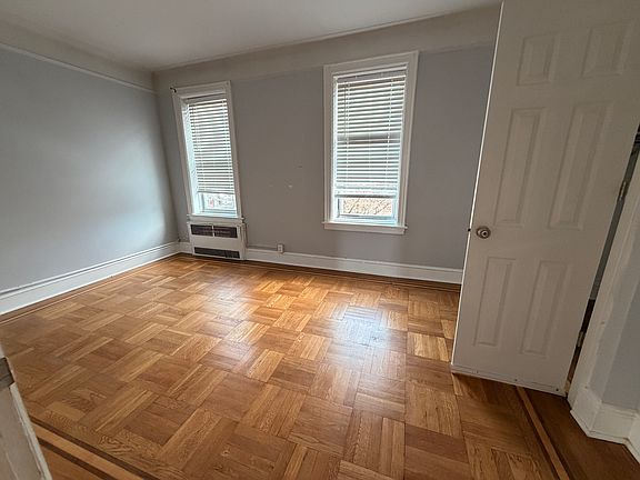4th image of 1539 Hollywood Ave #3