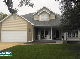 5941 Cross Creek Rd, Lincoln, NE 68516