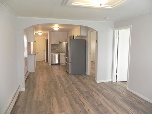 2nd image of 6842 W Montrose Ave