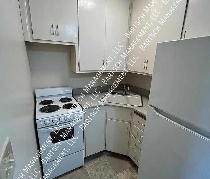 3250 S 49th St #7 — Photo 5