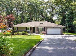 59 Ridge Dr, Plainview, NY 11803