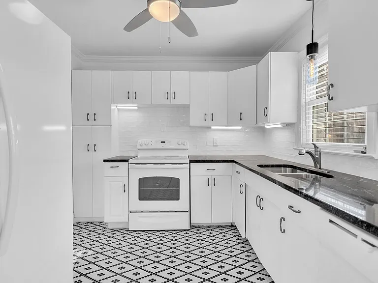 1732 Monroe Dr NE #A — Photo 6