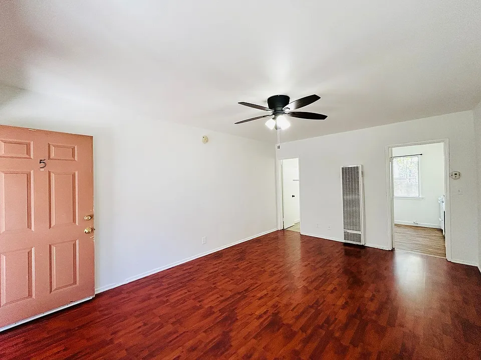 1233 N Ardmore Ave Apartments