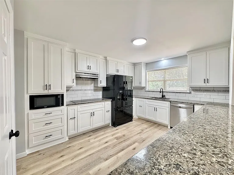 11311 E 15th Pl — Photo 4