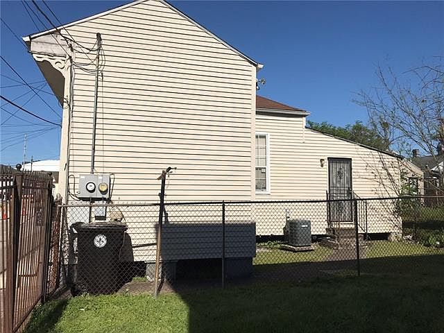 2nd image of 2114 Willow St
