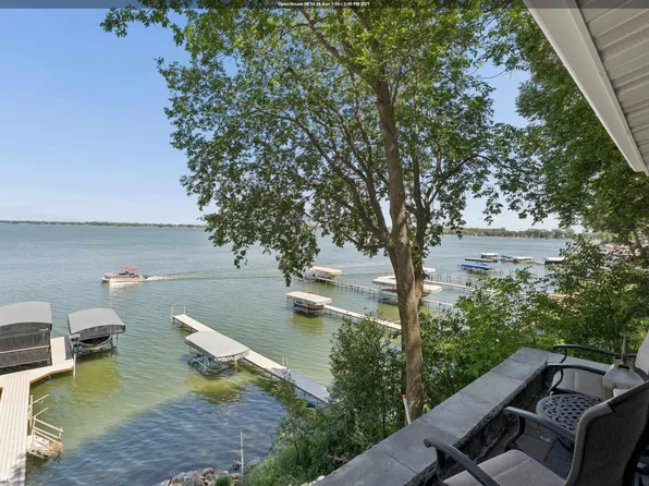 5364 Lakeview Dr, Clear Lake, IA 50428