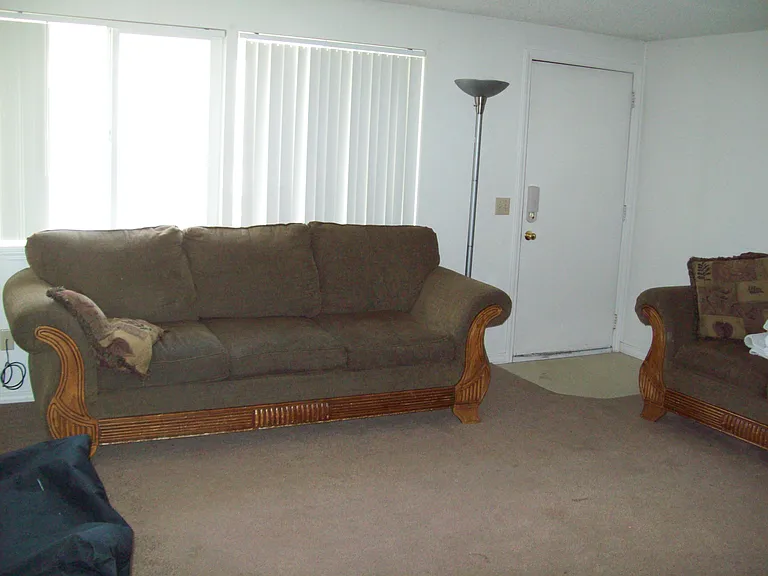 867 N Garfield St — Photo 2