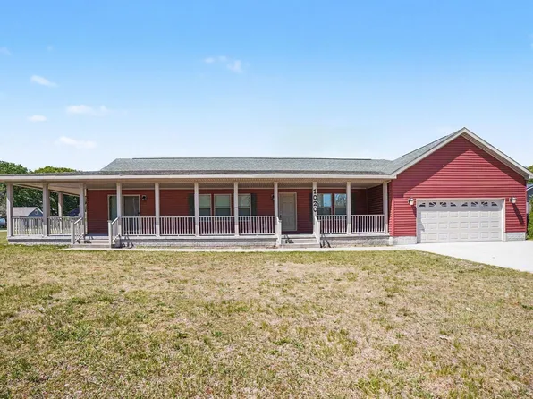 1020 Essex Dr, Lake Isabella, MI 48893
