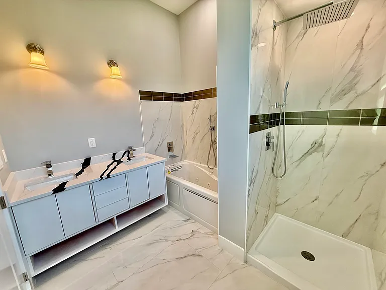 660 NE Moss Rose Pl — Photo 12