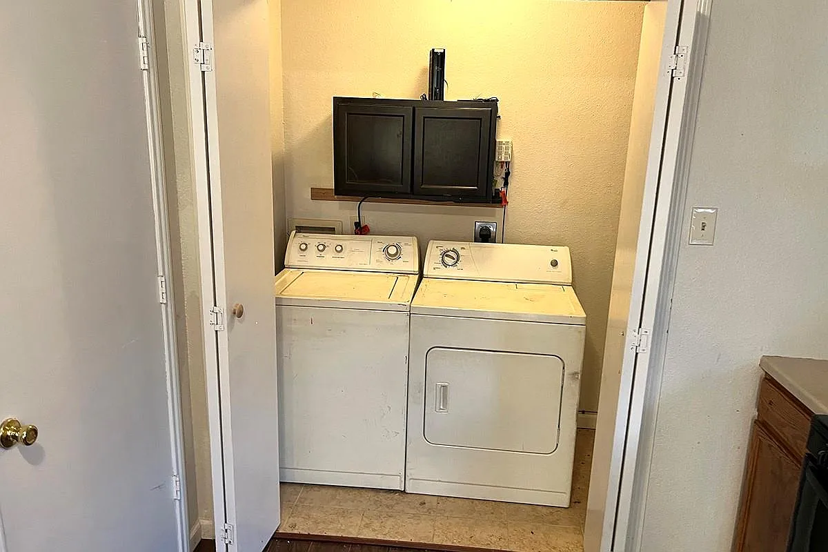 3 bed, 2.0 bath, 1624 sqft, $2,000 — Photo 2