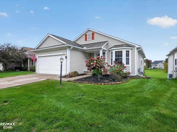 5219 Sandalwood Cir, Grand Blanc, MI 48439