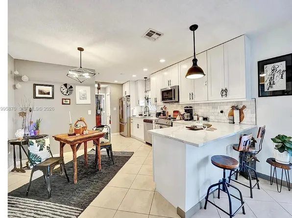 381 NE 42nd St, Oakland Park, FL 33334