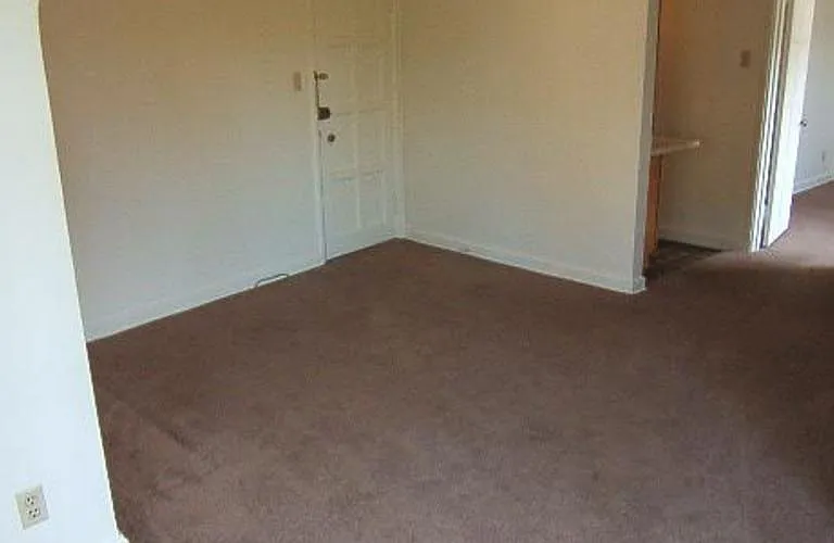 775 E. Broad St — Photo 91