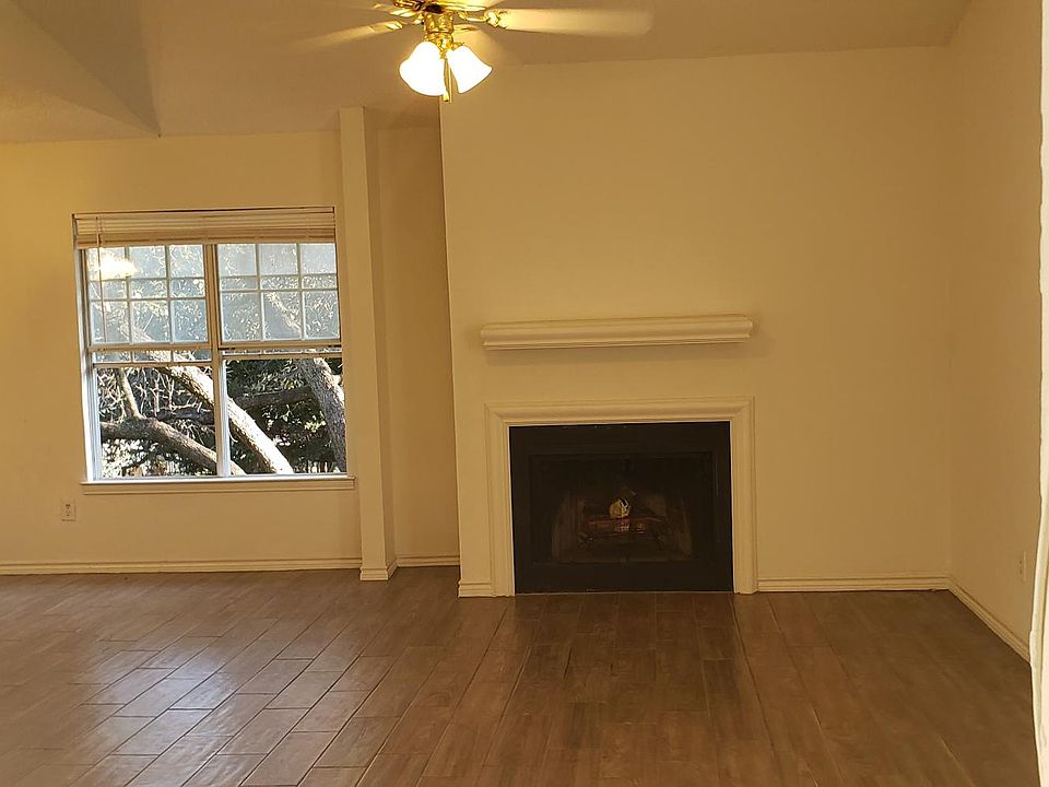 1st image of 3605 W Northgate Dr APT 209