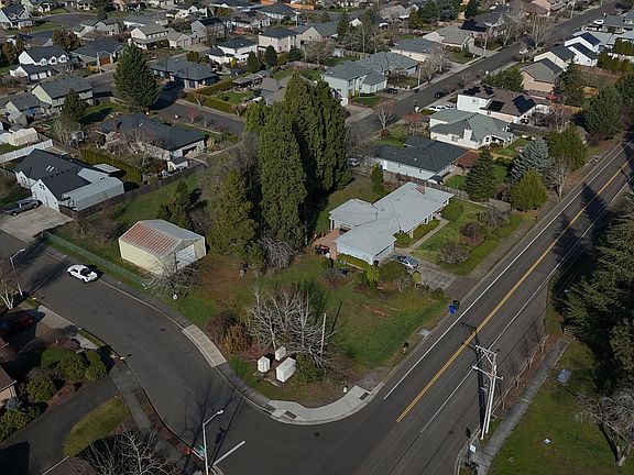 4th image of 19531 Central Point Rd