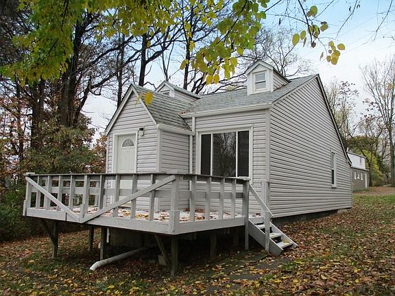 2nd image of 833 Anthony Wayne Dr