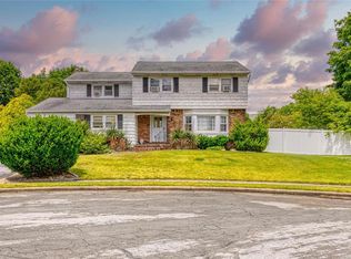6 Gail Ct, Deer Park, NY 11729