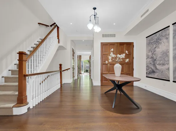 330 East 51st Street image 15 of 25