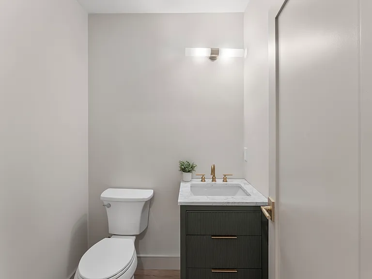 142 Metropolitan #B — Photo 17