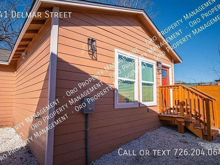241 Delmar St — Photo 13