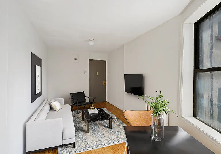 242 E 10th St #19 — Photo 2