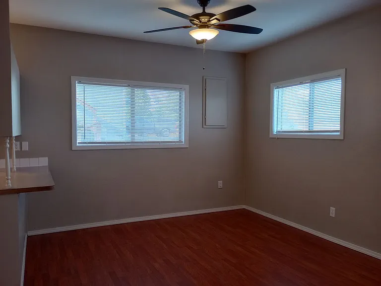 6475 Martin Pl — Photo 4