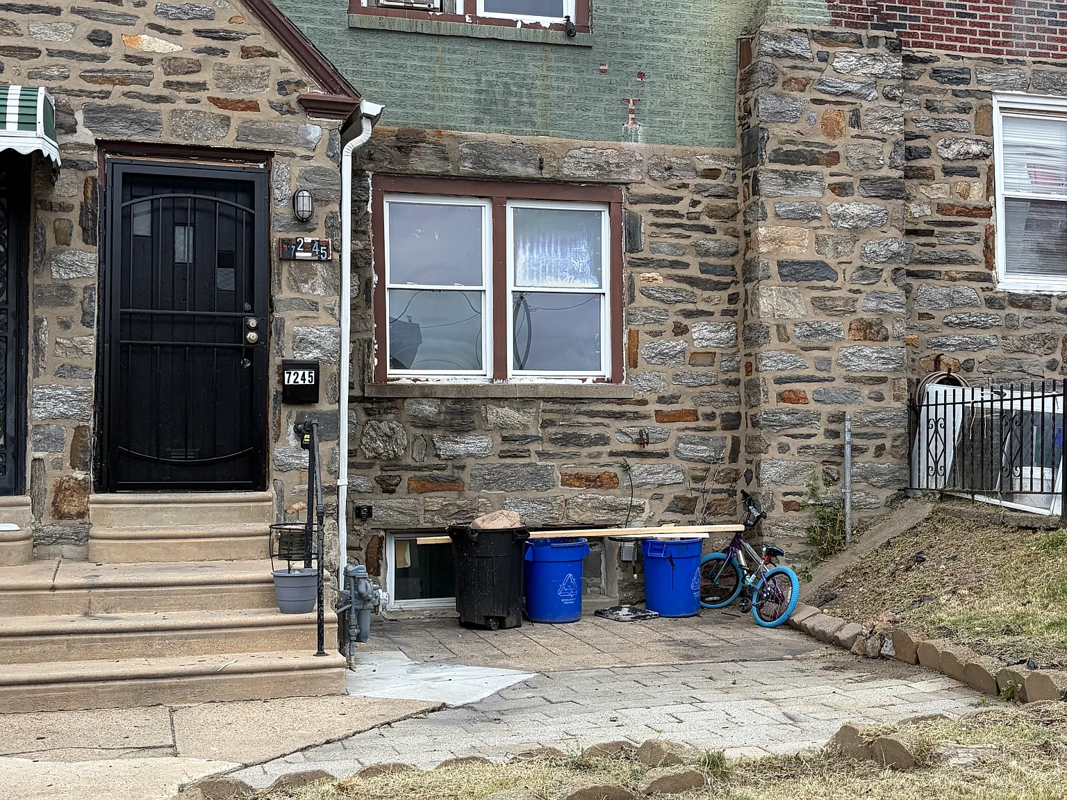 4 bed, 1170 sqft, $1,700 — Photo 1