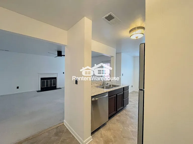 1843 Chantilly Ct #404 — Photo 5