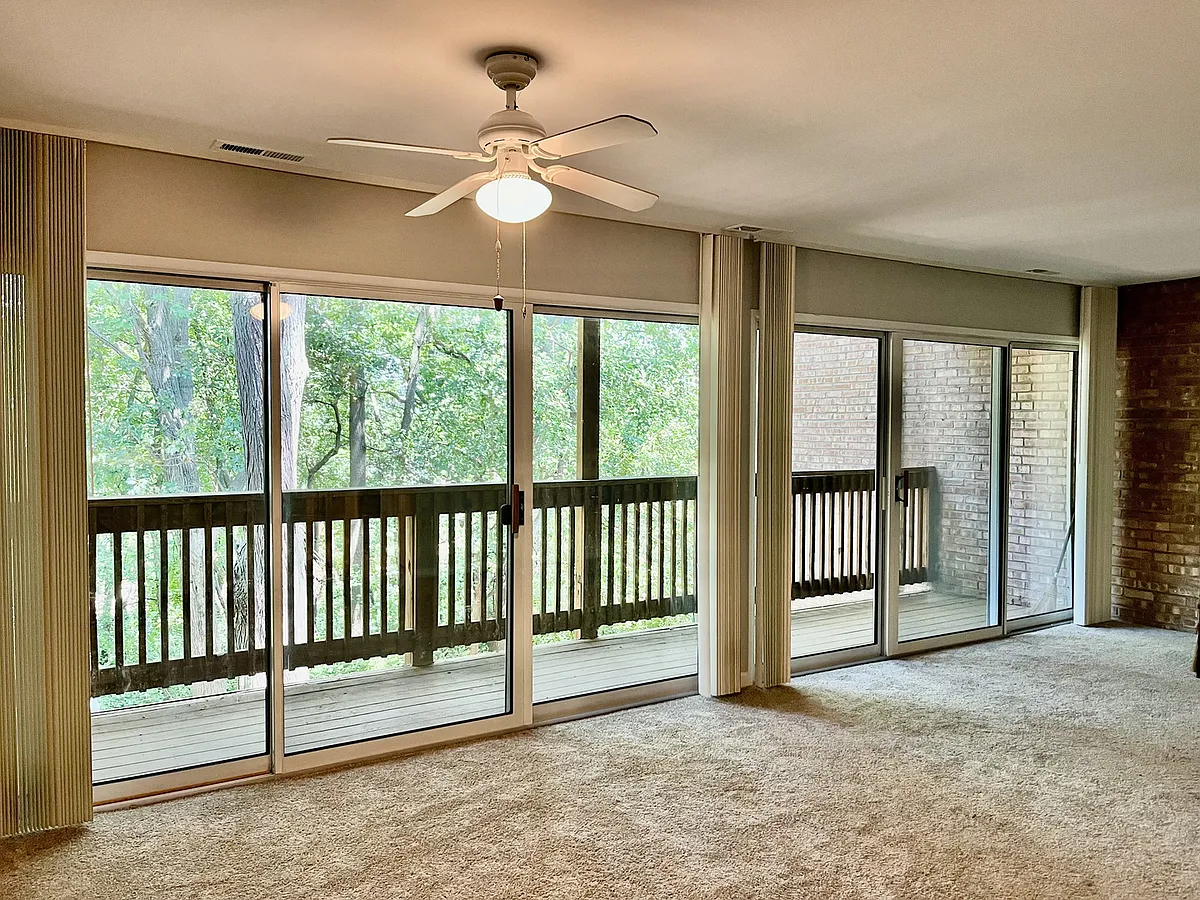 Building Photo - 5817 Oakwood Dr #D