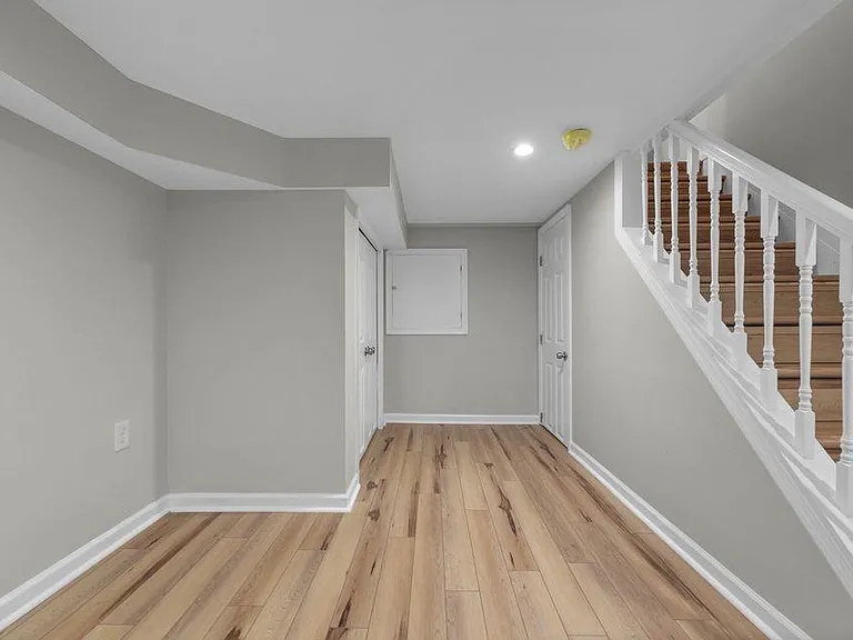 2042 E Fayette St — Photo 16
